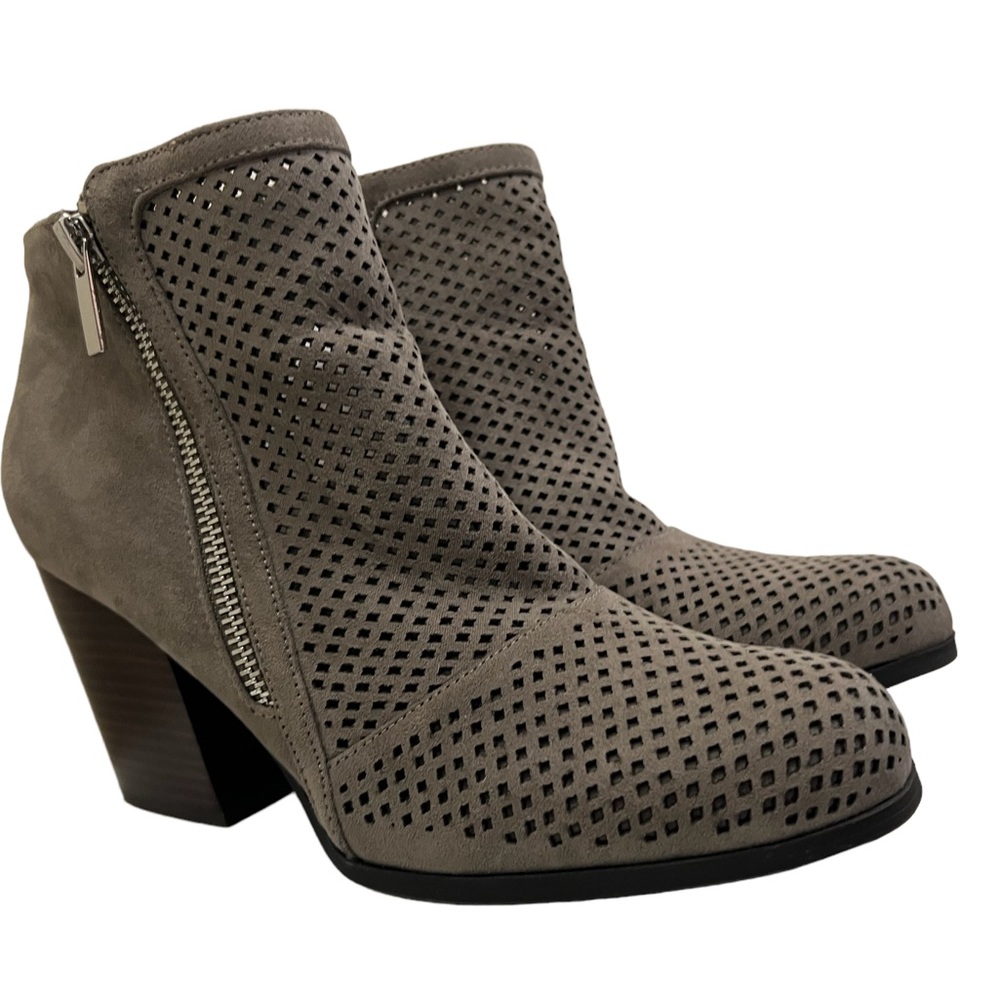 Bar III women’s round toe ankle boots